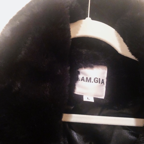 I am Gia - Picture 3 of 6